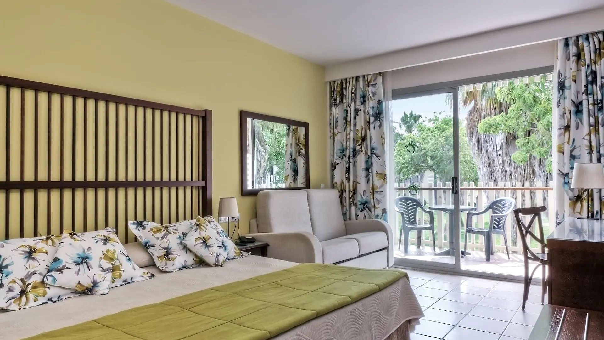 Portaventura Hotel Caribe - Includes Unlimited Access To Portaventura Park & 1 Access To Ferrari Land Salou