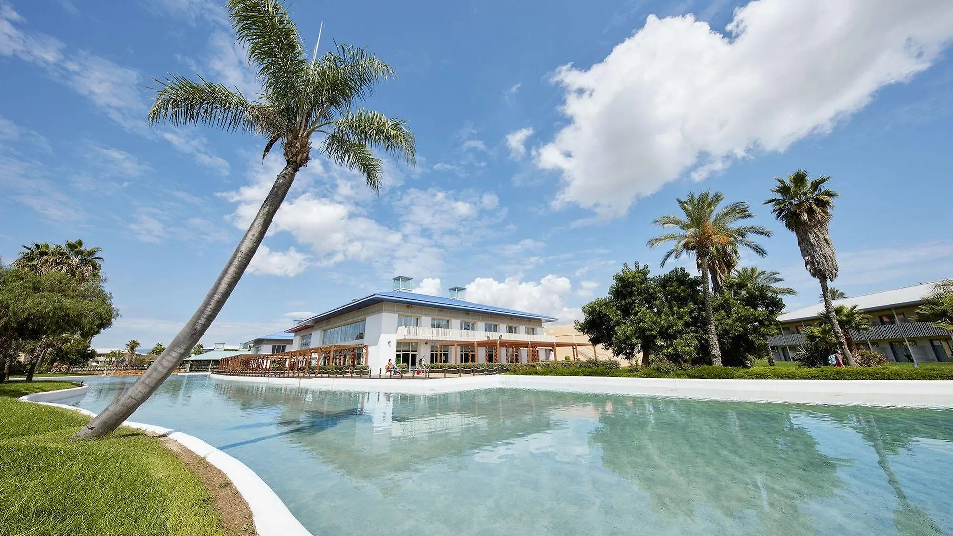 PortAventura Hotel Caribe: Unlimited Park Access & Ferrari Land Entry Salou