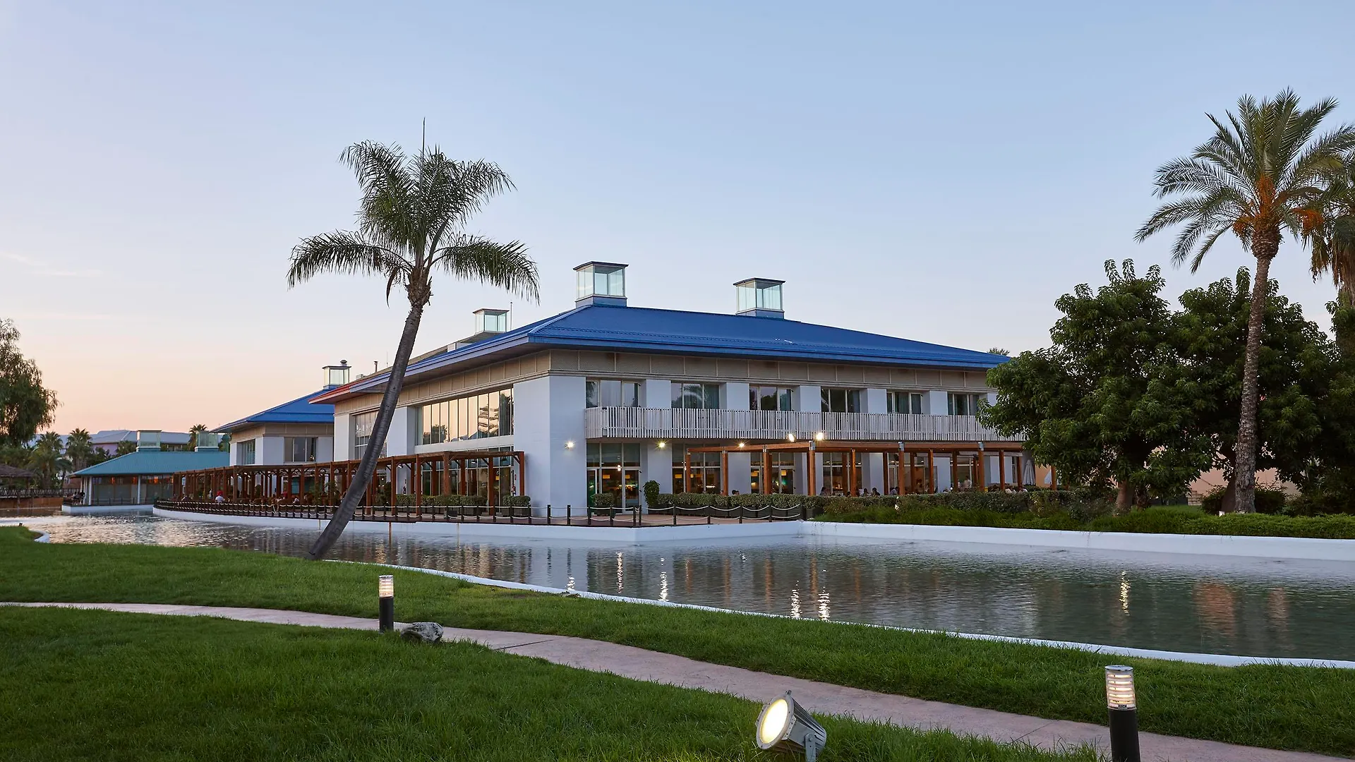 ****  Portaventura Hotel Caribe - Includes Unlimited Access To Portaventura Park & 1 Access To Ferrari Land Salou Espagne